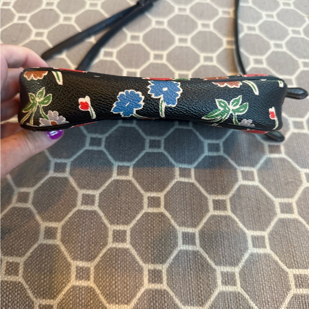 Coach Crossbody Bag with Daisy Field print - Picture 4 of 14
